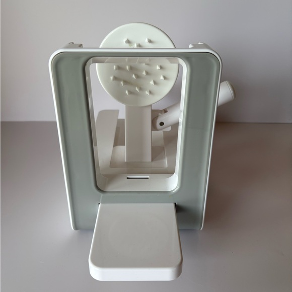 OXO Good Grips Tabletop Spiralizer with 3 Interchangeable Stainless Steel Blades - Picture 6 of 9